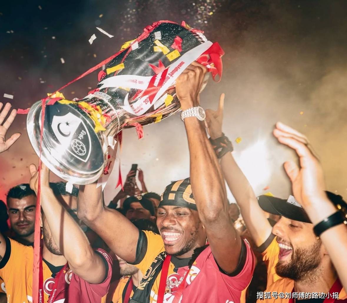 加拉塔萨雷强攻奥斯梅恩回归，土超豪门与那不勒斯展开最终博弈